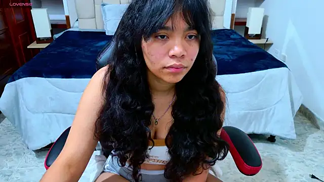 laureentt  online show from October 2025 07:36:02 PM