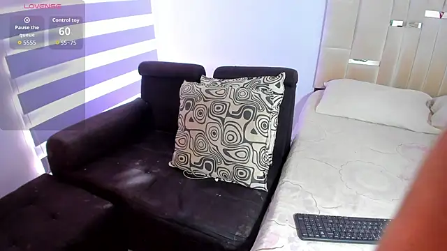 Anaasoofia online show from October 2025 06:04:01 PM