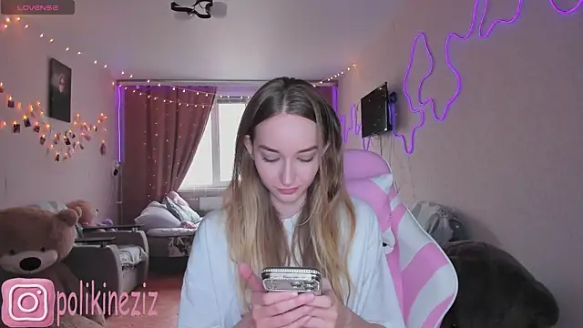 MoonDust online show from April 2026 02:26:01 PM