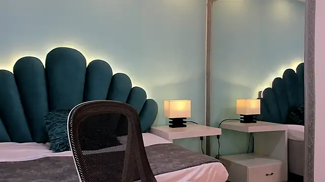 sharlott18 online show from October 2025 11:43:01 AM