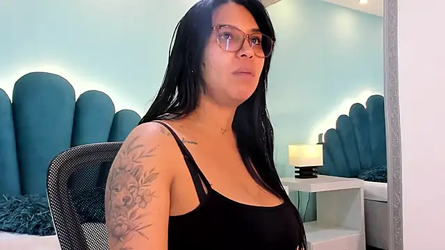 sharlott18 online show from November 2025 01:55:01 PM