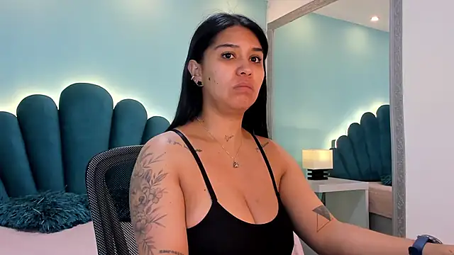 sharlott18 online show from November 2025 12:39:02 PM