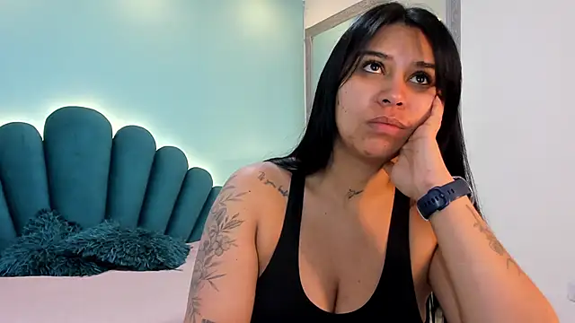 sharlott18 online show from December 2025 12:57:02 PM