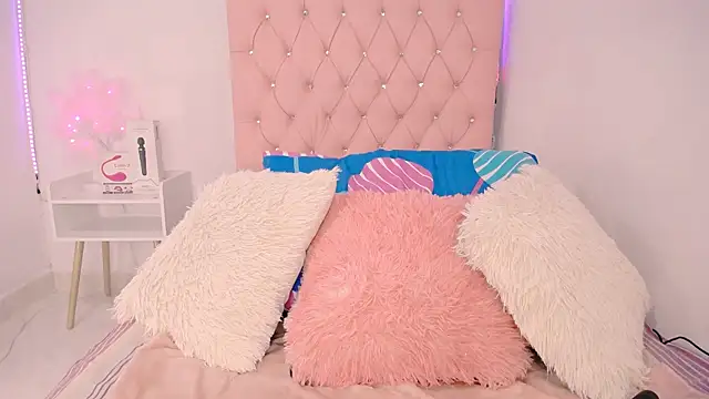 Snapshot of Celeste__sweetx chatting on January 2025 02:05:01 PM Celeste sweetx online show from January 2025 02:05:01 PM