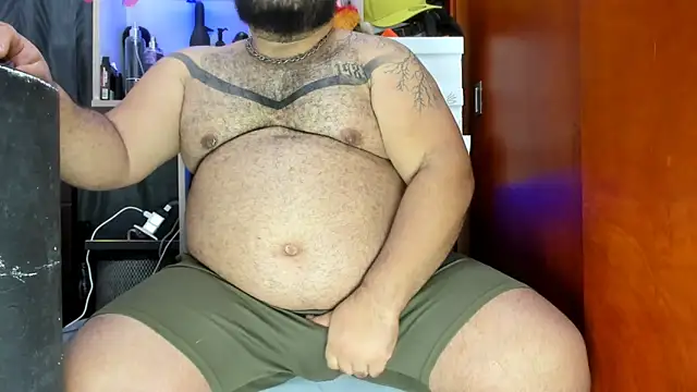 Snapshot of Latino_bigcock chatting on December 2024 10:32:01 PM Latino bigcock online show from December 2024 10:32:01 PM