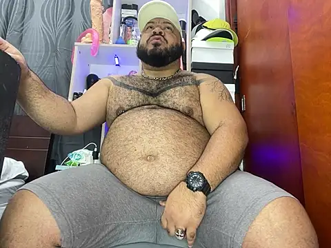 Snapshot of Latino_bigcock chatting on February 2025 06:06:01 PM Latino bigcock online show from February 2025 06:06:01 PM