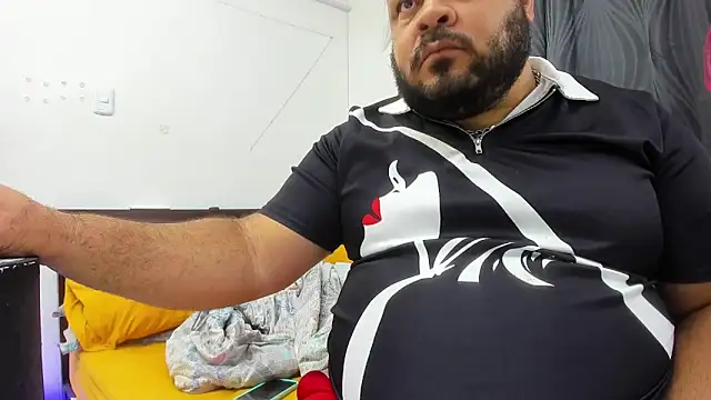 Snapshot of Latino_bigcock chatting on October 2025 03:58:01 AM Latino bigcock online show from October 2025 03:58:01 AM