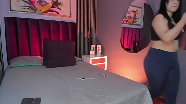 emily roberts1 online show from January 2025 12:31:01 PM