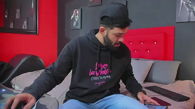 Thiagogomez online show from October 2025 12:36:02 PM