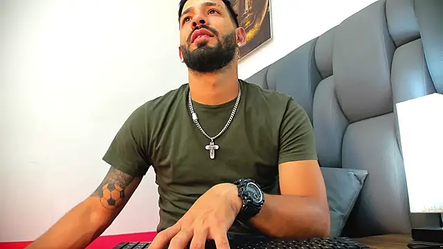 Thiagogomez online show from April 2026 07:48:01 PM