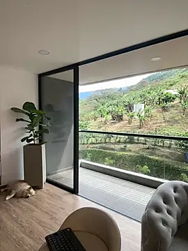 Helenbronwx online show from January 2025 07:08:01 PM