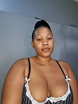 Snapshot of Toya_P chatting on November 2025 12:02:01 AM Toya P online show from November 2025 12:02:01 AM