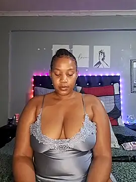 Toya P online show from November 2025 08:22:02 PM