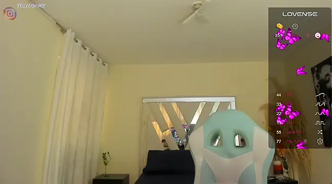 Snapshot of Karla_Rodriguezx chatting on February 2025 03:32:02 PM Karla Rodriguezx online show from February 2025 03:32:02 PM