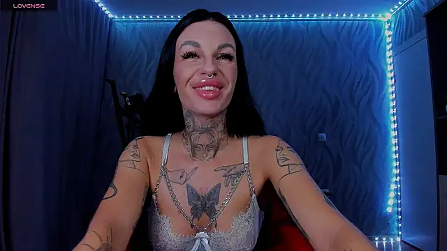 Snapshot of angel_devil_forever chatting on July 2026 10:38:01 PM angel devil forever online show from July 2026 10:38:01 PM