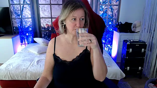 Snapshot of MarleneBloem chatting on January 2025 10:43:01 AM MarleneBloem online show from January 2025 10:43:01 AM