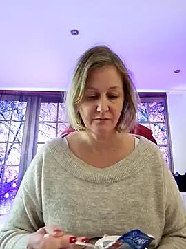 Snapshot of MarleneBloem chatting on January 2025 02:00:01 PM MarleneBloem online show from January 2025 02:00:01 PM