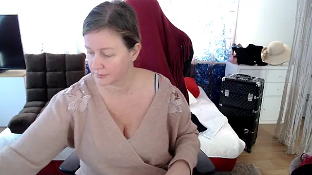 Snapshot of MarleneBloem chatting on February 2025 09:28:01 AM MarleneBloem online show from February 2025 09:28:01 AM