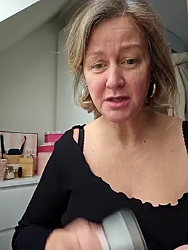Snapshot of MarleneBloem chatting on February 2025 09:43:02 AM MarleneBloem online show from February 2025 09:43:02 AM