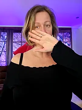 Snapshot of MarleneBloem chatting on February 2025 04:10:01 PM MarleneBloem online show from February 2025 04:10:01 PM