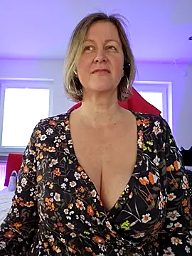 Snapshot of MarleneBloem chatting on March 2025 03:39:01 PM MarleneBloem online show from March 2025 03:39:01 PM