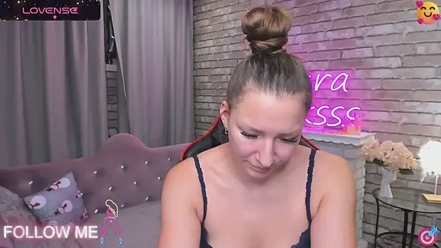 Snapshot of SarahCoksss chatting on January 2025 08:36:01 AM SarahCoksss online show from January 2025 08:36:01 AM
