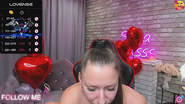 Snapshot of SarahCoksss chatting on February 2025 06:33:01 AM SarahCoksss online show from February 2025 06:33:01 AM
