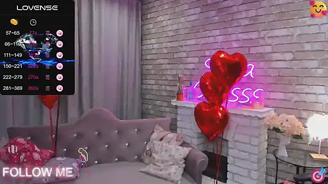 Snapshot of SarahCoksss chatting on February 2025 12:05:01 AM SarahCoksss online show from February 2025 12:05:01 AM