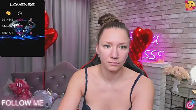 Snapshot of SarahCoksss chatting on February 2025 12:24:01 AM SarahCoksss online show from February 2025 12:24:01 AM