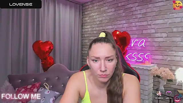 Snapshot of SarahCoksss chatting on February 2025 03:28:01 AM SarahCoksss online show from February 2025 03:28:01 AM