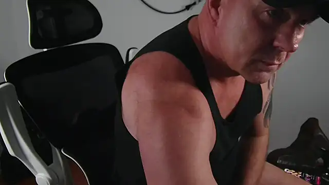 ManlyPrisonGuy online show from December 2024 08:03:02 PM