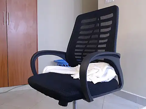 CurvyGlass online show from December 2024 06:57:02 AM
