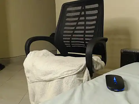 CurvyGlass online show from January 2025 01:38:01 AM