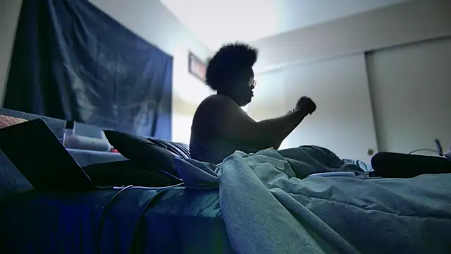 Yagurl  west online show from February 2025 02:48:02 AM