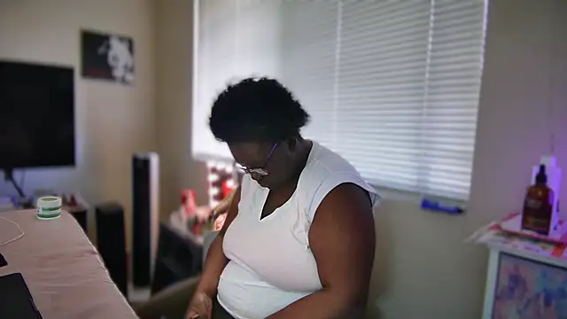 Yagurl  west online show from February 2025 09:04:01 PM