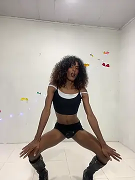 Snapshot of lau_sil chatting on February 2026 12:10:01 AM lau sil online show from February 2026 12:10:01 AM