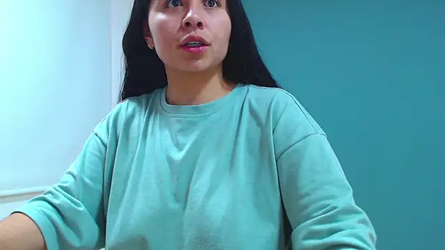 danna- roouss online show from December 2025 05:53:01 PM