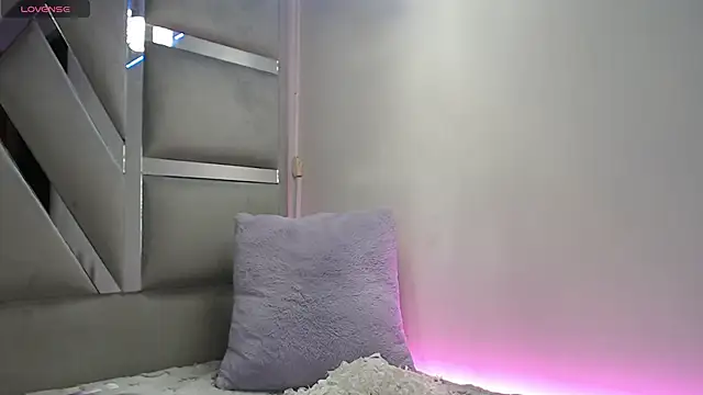 Paola Lyon  online show from February 2025 10:39:02 PM