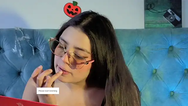 Paola Lyon  online show from October 2025 06:39:01 PM