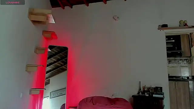 Rainbow leia online show from April 2026 07:11:02 PM