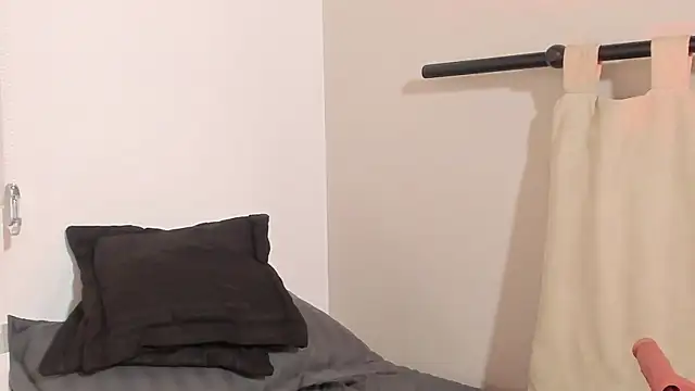 Snapshot of pamela_anderson_ chatting on February 2025 06:55:01 AM pamela anderson online show from February 2025 06:55:01 AM