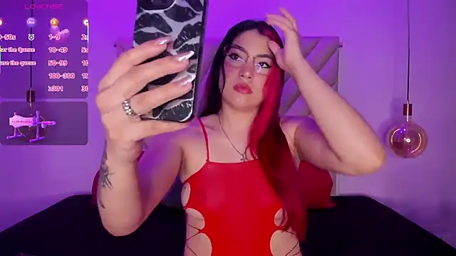 EmmaSwift  online show from October 2025 02:48:01 AM