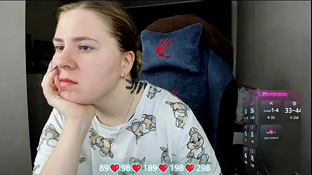 Olivia Munk online show from November 2025 03:31:02 AM