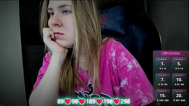 Olivia Munk online show from December 2025 03:45:02 AM