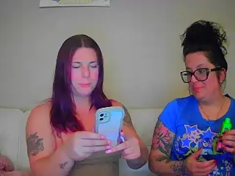 Snapshot of KevieWantsABoobJob chatting on November 2025 12:43:01 AM KevieWantsABoobJob online show from November 2025 12:43:01 AM