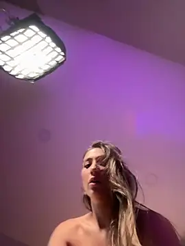 Snapshot of AnnaCastillo_ chatting on November 2025 11:40:01 PM AnnaCastillo online show from November 2025 11:40:01 PM