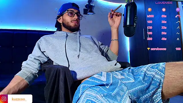 kuzzcoo online show from October 2025 02:06:01 AM