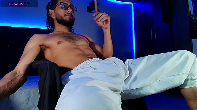 kuzzcoo online show from November 2025 03:19:01 AM