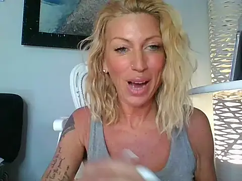 Weloveblue online show from November 2025 12:39:02 PM