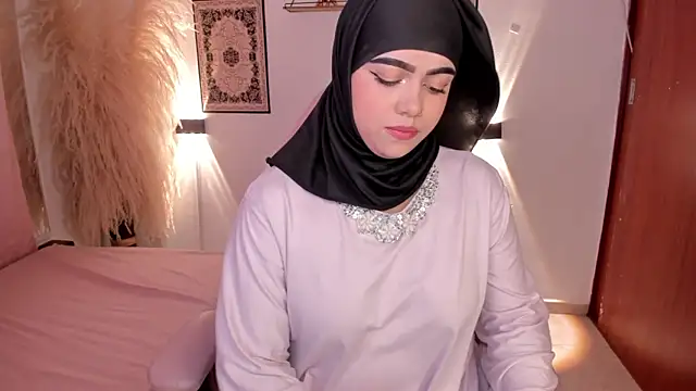 Snapshot of shayla_18 chatting on January 2025 07:51:02 PM shayla 18 online show from January 2025 07:51:02 PM